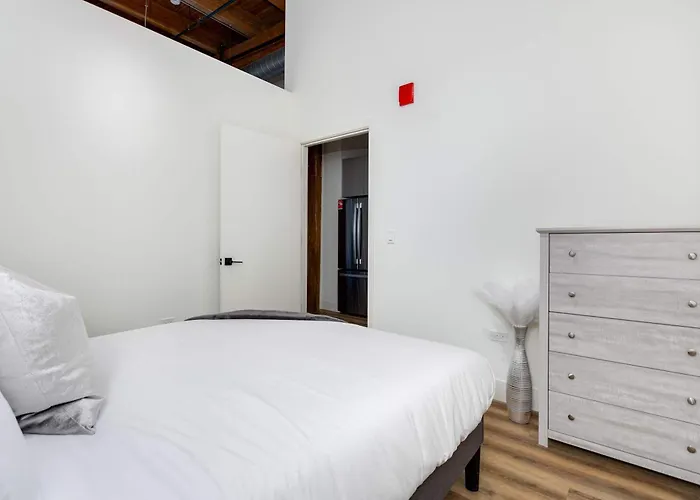 River North Rooftop With In And Out Parking 6 Apartment *