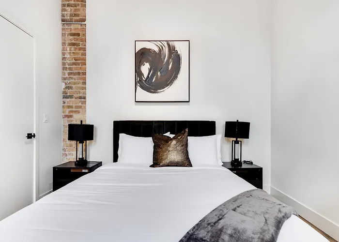 River North Rooftop With In And Out Parking 6 Apartment Chicago
