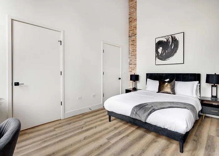 River North Rooftop With In And Out Parking 6 * Chicago