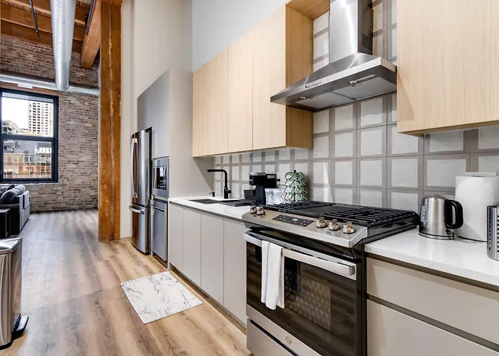 River North Rooftop With In And Out Parking 6 Apartment