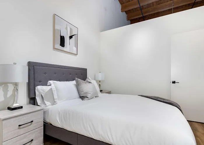 River North Rooftop With In And Out Parking 6 * Chicago
